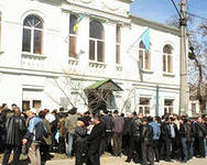 В Симферополе крымские татары вышли на митинг за целостность украинского народа